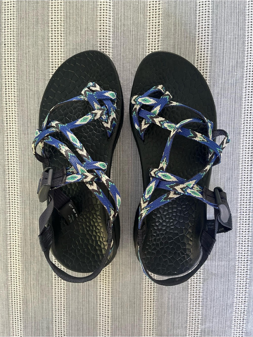10 Chaco Blue Aztec Patterned Strappy Sandals - Picture 2 of 7